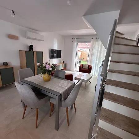 Maison Avec 3 Climatisée à * Aigues-Mortes