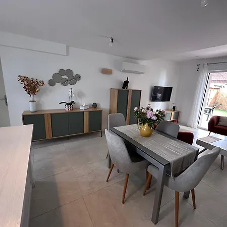 Hébergement de vacances Maison Avec 3 Climatisée à *
