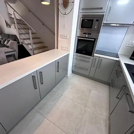 Maison Avec 3 Climatisee A エーグ・モルト