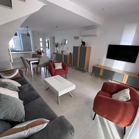 Maison Avec 3 Climatisée à *