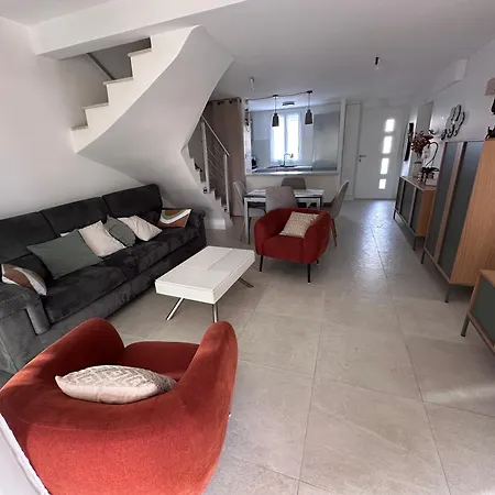 Maison Avec 3 Climatisée à Hébergement de vacances Aigues-Mortes