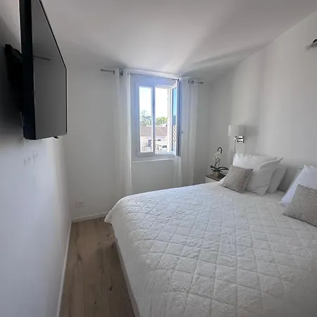 別荘 Maison Avec 3 Climatisee A エーグ・モルト